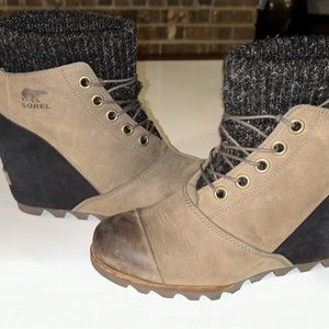 Sorel booties Joanie Sweater wedge with removable laces